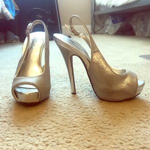Silver sparkle pumps